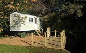 Waterside Shepherds Hut